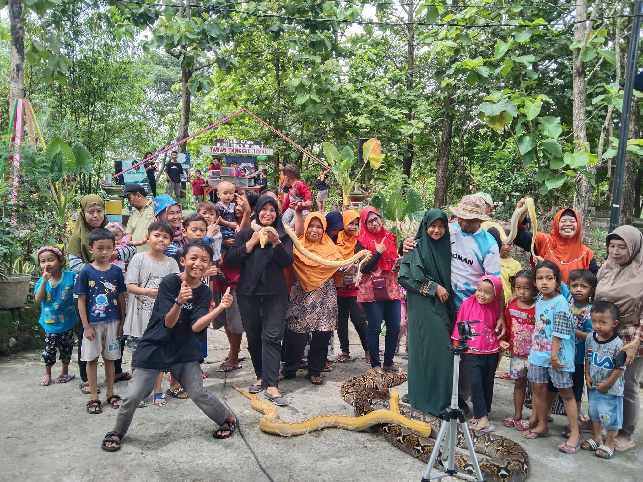 pertunjukan-di-tamantanggul-jebol